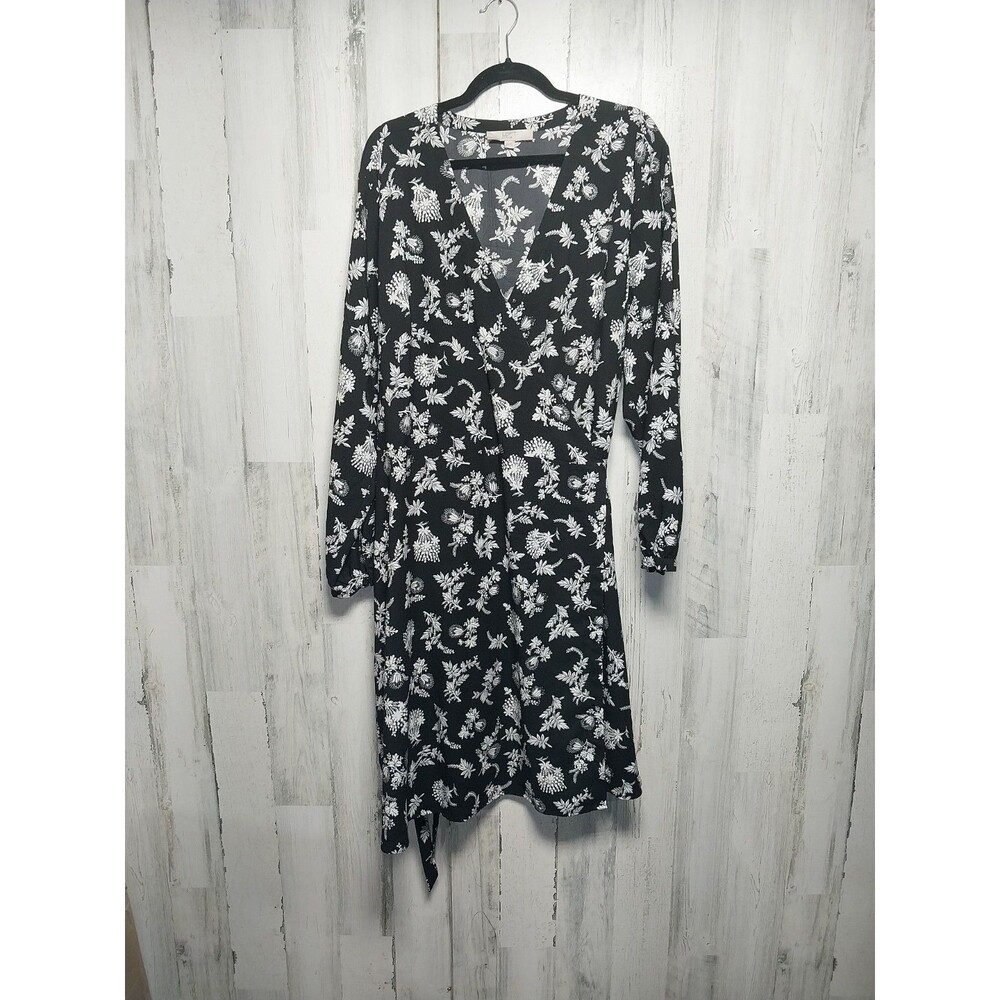 LOFT Plus Floral Flare Wrap Dress Size 22 Black and White Color